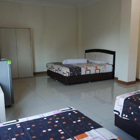Hotel Sulawesi Gorontalo Surabaya Bagian luar foto