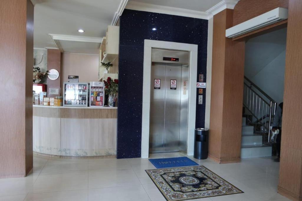 Hotel Sulawesi Gorontalo Surabaya Bagian luar foto